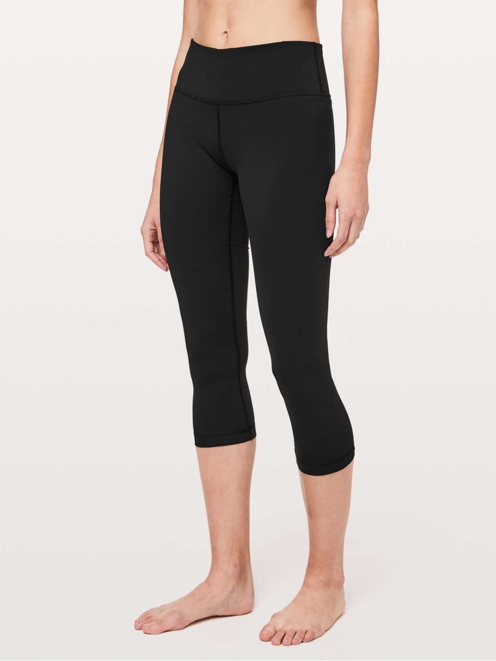 Lululemon Black Wunder Under Cropped Leggings, Approx 21-22” length. Waist 14”